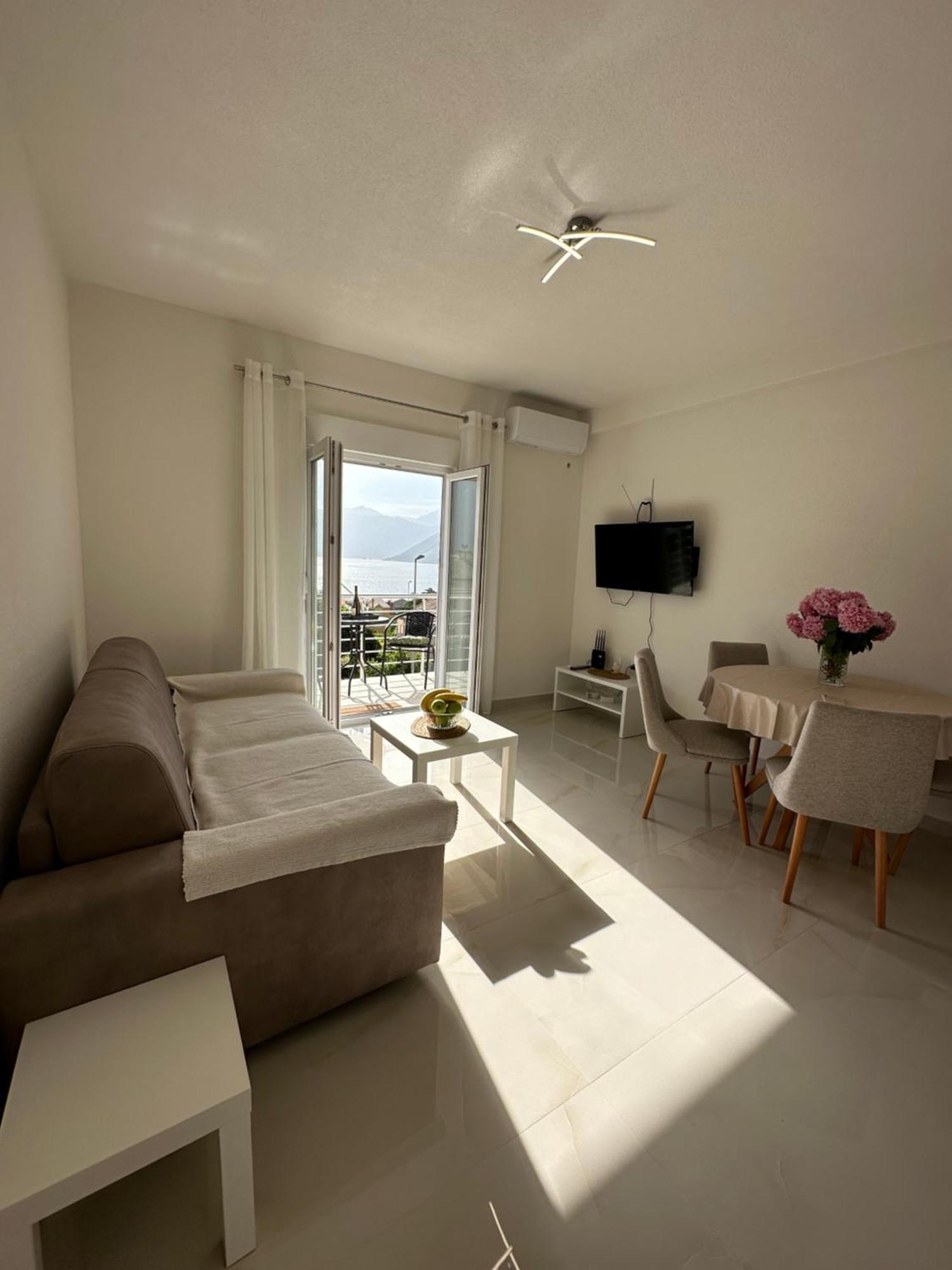 Sunny Apartment Kotor Zewnętrze zdjęcie