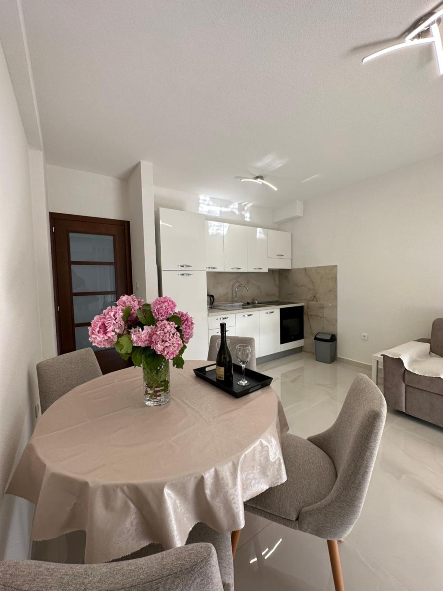 Sunny Apartment Kotor Zewnętrze zdjęcie